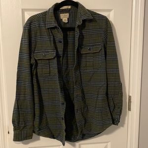 L.L. Bean Mens slightly fitted flannel Gently used Forest green color Size small